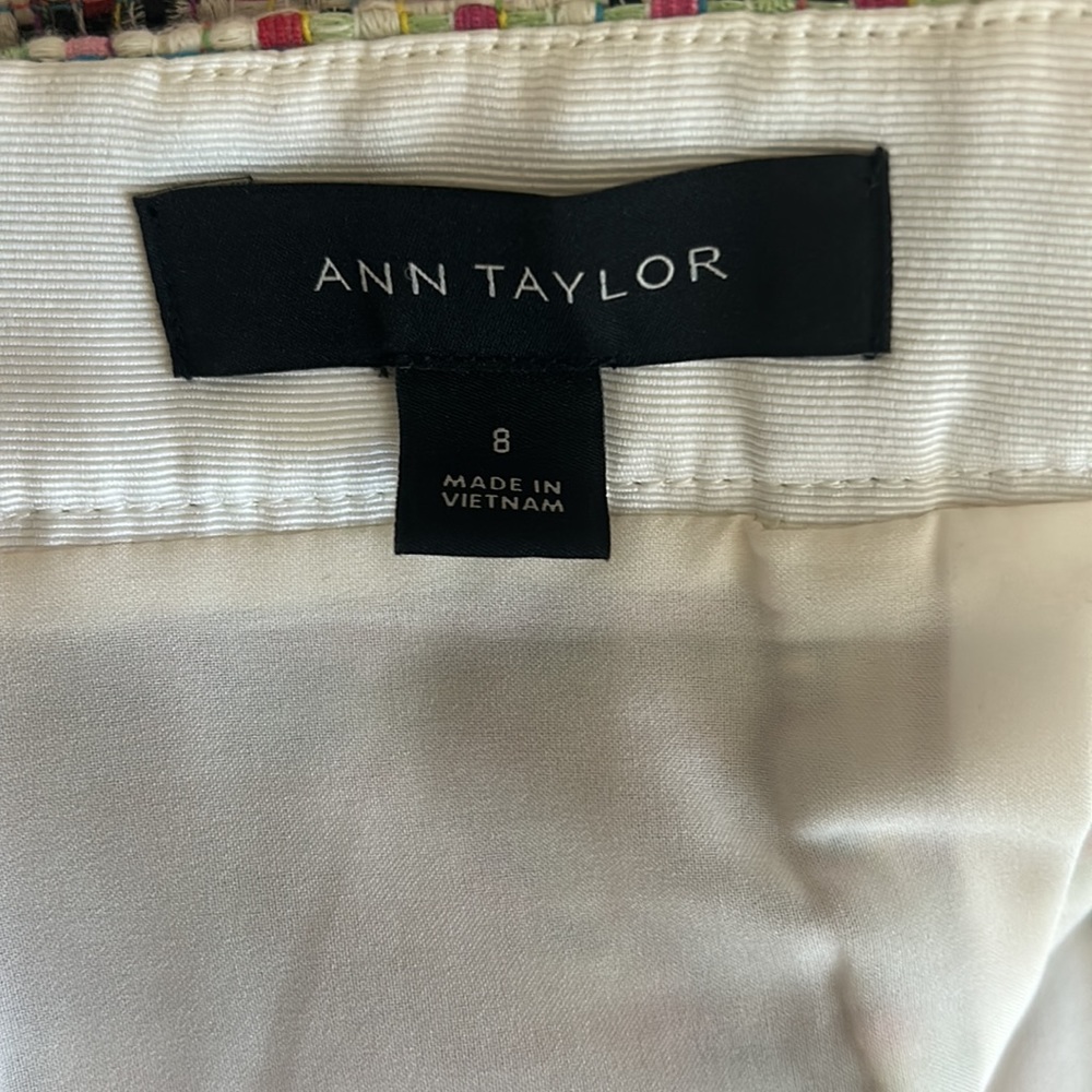 Ann Taylor Pink Tweed skirt, Size 8 - Picture 4 of 8